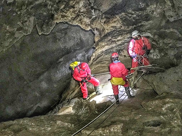 rapel en cueva coventosa de Arredondo