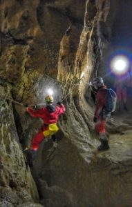 Pasamanos del tracastín en cueva fresca