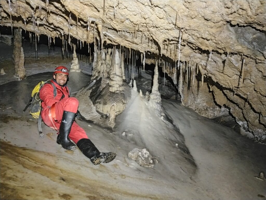 Espeleología en Cantabria: un viaje al mundo subterráneo